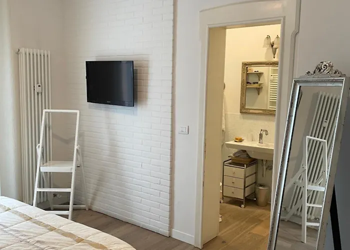 לינה וארוחת בוקר Andrea Costa